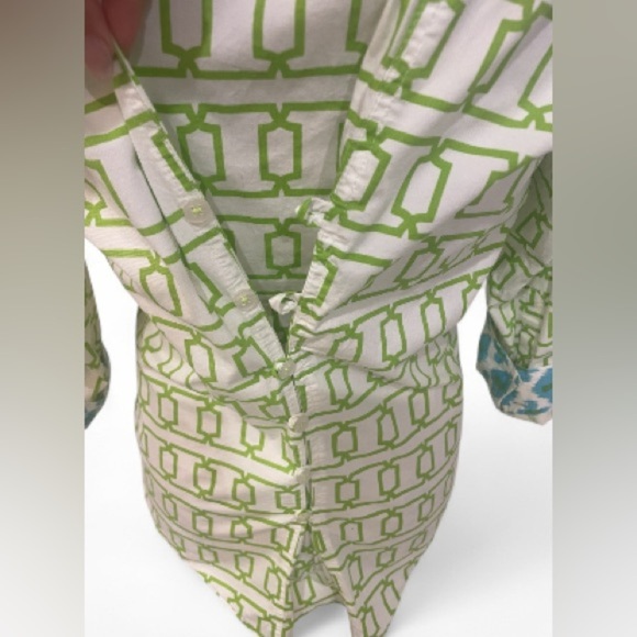 Tizzie Button-Back Geometric Print Shirt Size Large EUC - Picture 4 of 8